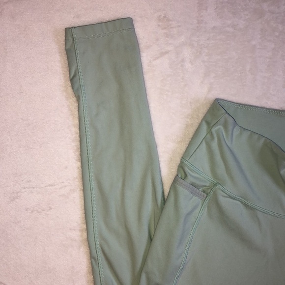 Gymshark Dry Sage Green Workout Leggings with Pockets - Picture 3 of 5
